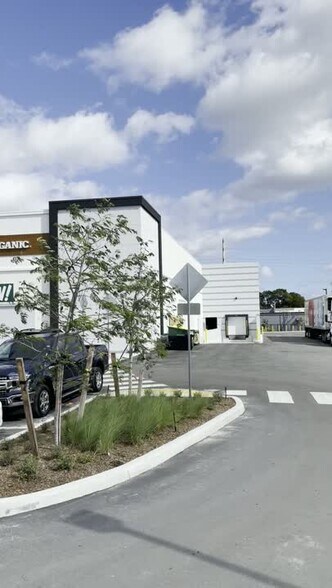 More Photos Of 620 E Oakland Park Blvd, Oakland Park Freestanding For Lease