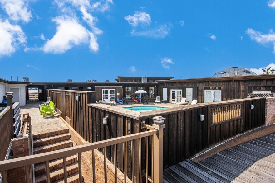 More Photos Of 630 Banyan Beach Dr, Port Aransas Hotel For Sale