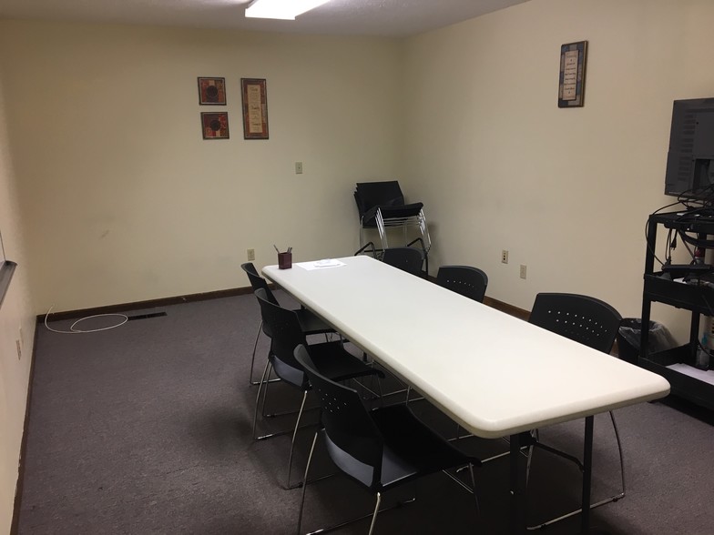 More Photos Of 1131 E Broad St, Elyria Medical For Lease