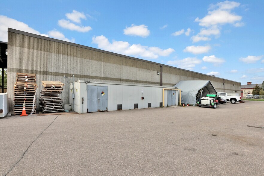 More Photos Of 5 Empire Dr, Saint Paul Flex For Sale