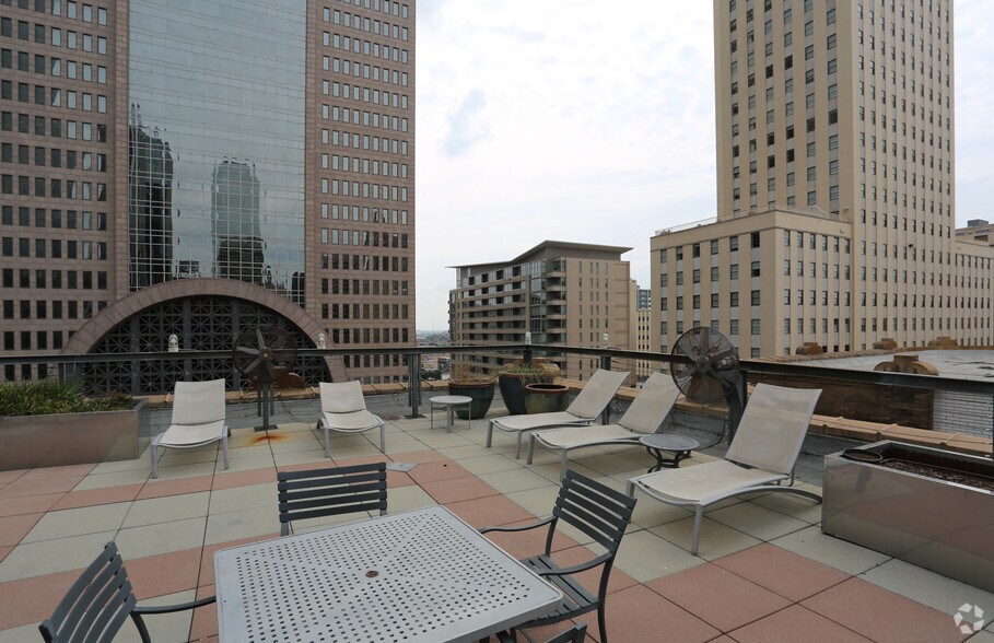 More Photos Of 1623 Main St, Dallas Apartments For Lease