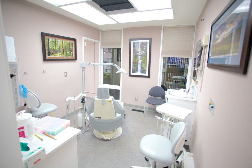 More Photos Of 106 E 2nd St, Molalla Medical For Sale