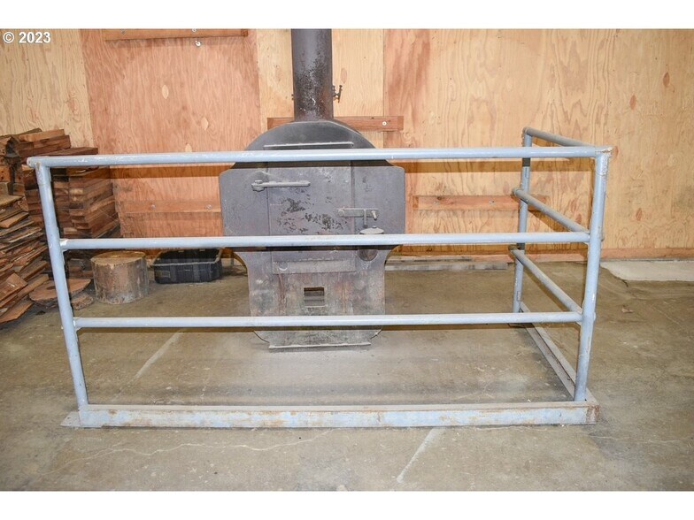 More Photos Of 121 Deady Crossing Rd, Sutherlin Warehouse For Sale