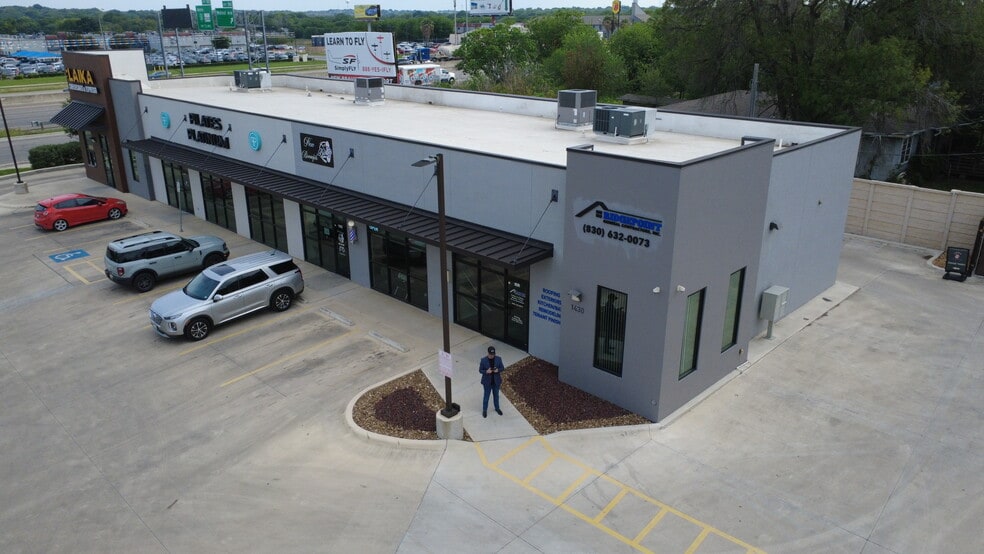 More Photos Of 1430 Unicorn Ave, New Braunfels Storefront For Lease