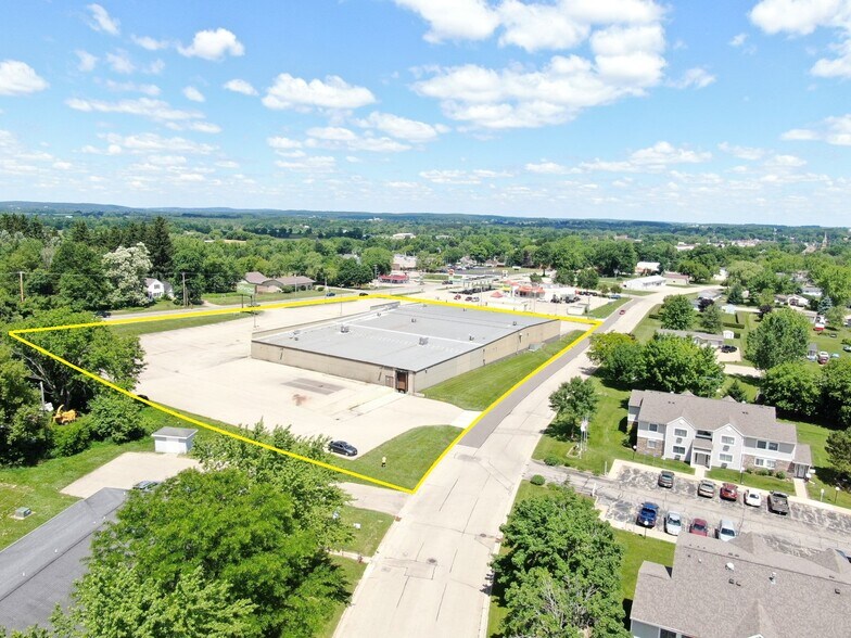 More Photos Of 291 S Main St, Clintonville Freestanding For Sale