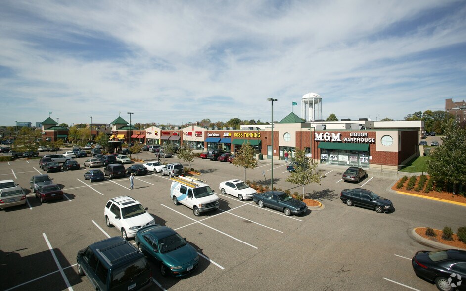 Primary Photo Of 7700-7812 W Highway 55, Golden Valley General Retail For Lease