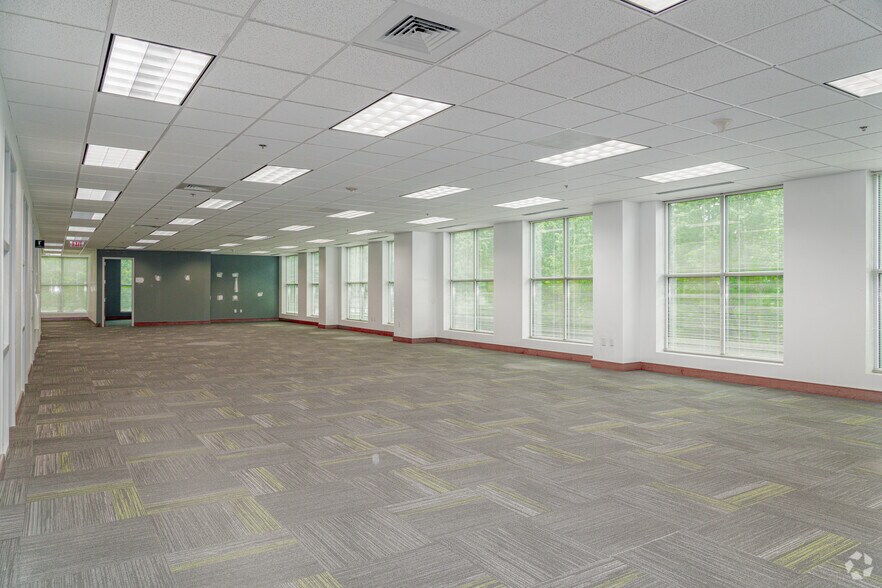 More Photos Of 8020 Arco Corporate Dr, Raleigh Unknown For Lease