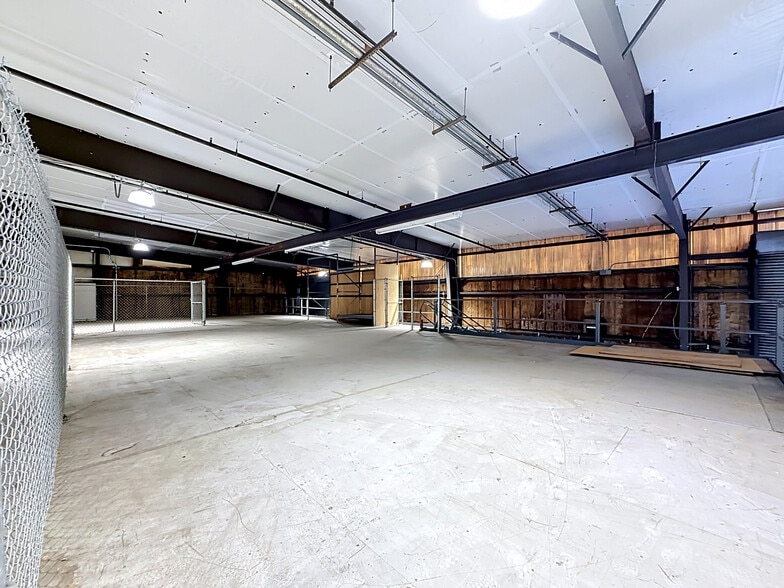 More Photos Of 4677 118th Ave N, Clearwater Manufacturing For Sale