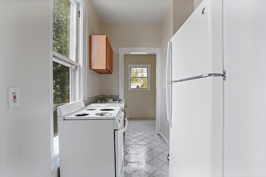 More Photos Of 102-104 N Main St, Edinburg Storefront Retail Residential For Sale