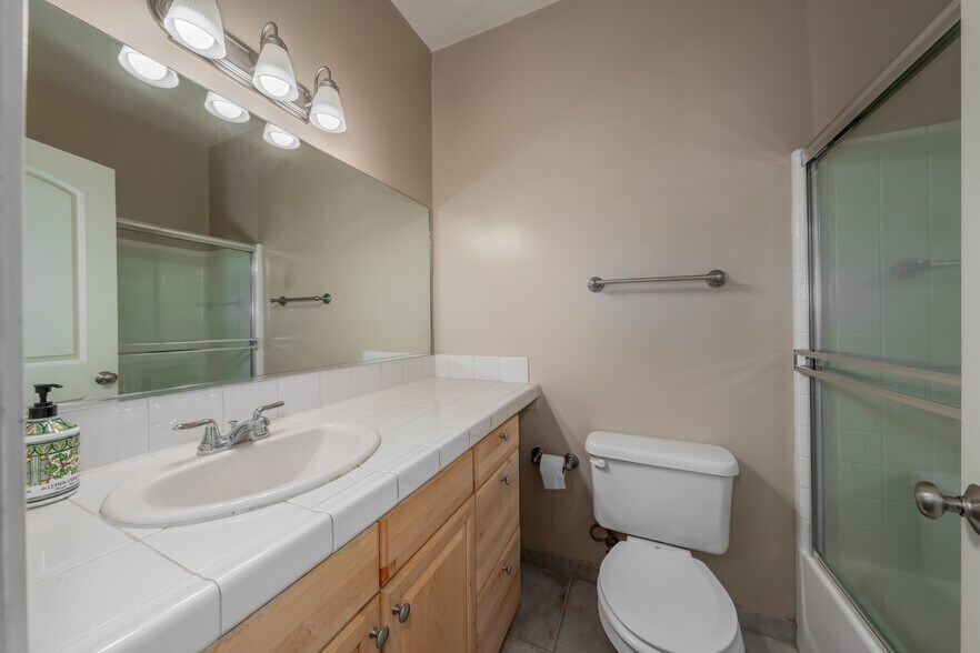 More Photos Of 10401 Point Lakeview Rd, Kelseyville Apartments For Sale