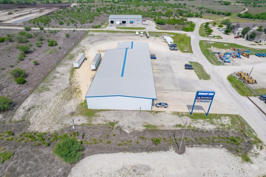 More Photos Of 209 Park Place Blvd, Kenedy Auto Repair For Sale