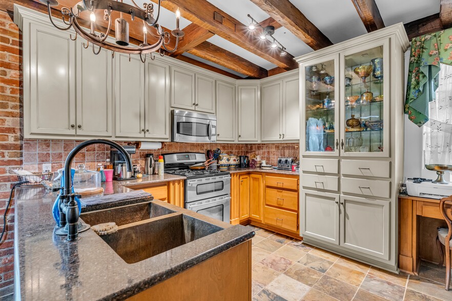 More Photos Of 607 Old West Point Rd, Starkville Hospitality For Sale