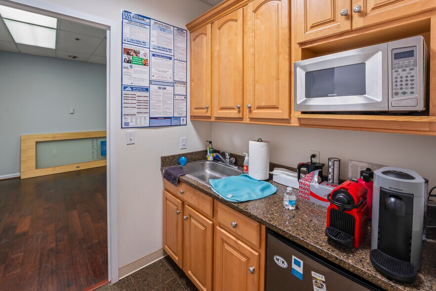 More Photos Of 1801 Robert Fulton Dr, Reston Medical For Lease