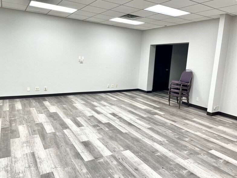 More Photos Of 1244 Canterbury Rd, Shakopee Hotel For Lease