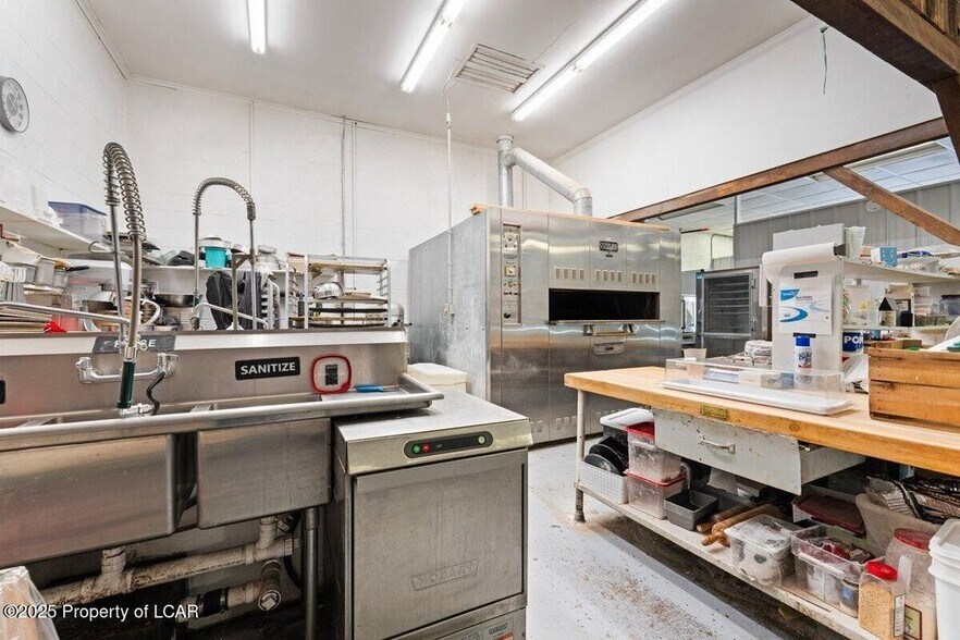 More Photos Of 750 Main Rd, Shavertown Freestanding For Sale