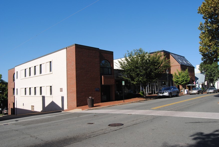 More Photos Of 82 Main St, Warrenton Office For Lease