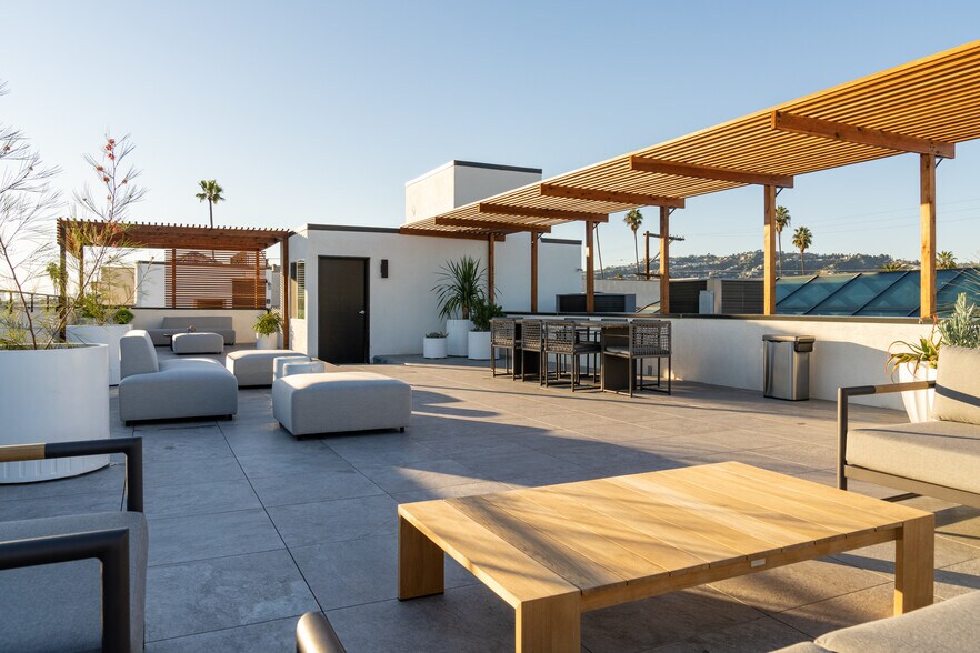 More Photos Of 7257 Beverly Blvd, Los Angeles Loft Creative Space For Lease