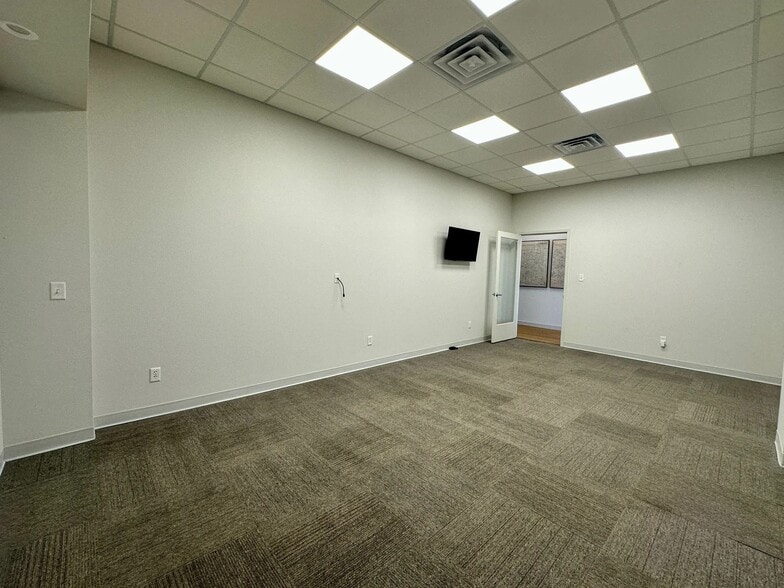 More Photos Of 1025 Oak St, Abilene Office For Lease