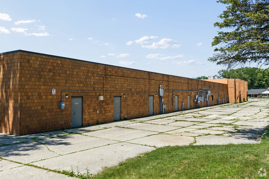 More Photos Of 38116-38160 S Gratiot Ave, Clinton Township Freestanding For Sale