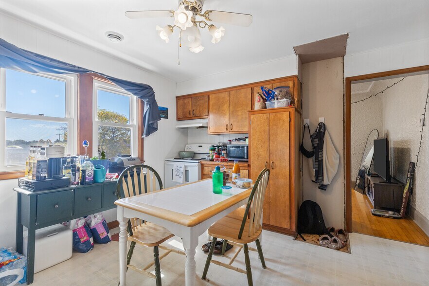 More Photos Of 2703 S Chicago Ave, South Milwaukee General Retail For Sale