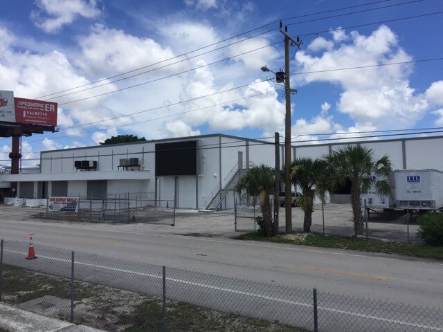 More Photos Of 7125 W 20th Ave, Hialeah Manufacturing For Lease