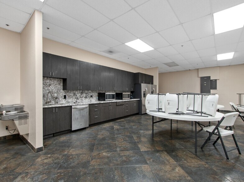 More Photos Of 2400 S Roosevelt St, Tempe Warehouse For Sale