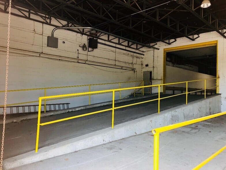 More Photos Of 2121-2225 W Fort St, Detroit Warehouse For Lease
