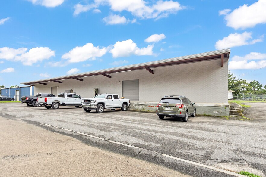 More Photos Of 1827 Killingsworth Rd, Augusta Warehouse For Lease