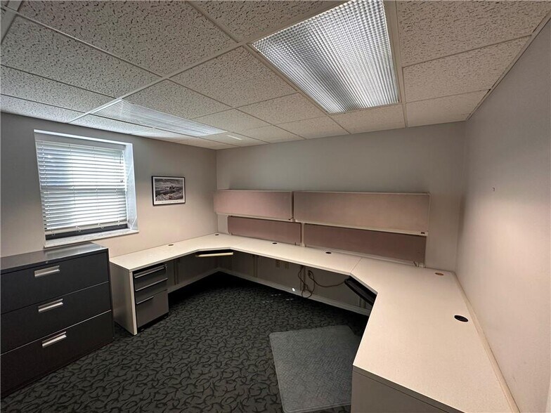 More Photos Of 300 McKnight Park Dr, Pittsburgh Office For Sale