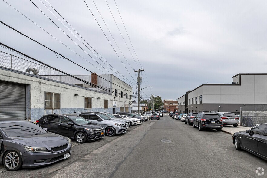 More Photos Of 3920 Merritt Ave, Bronx Warehouse For Lease