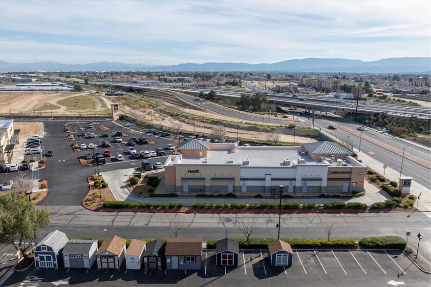 More Photos Of 44140 20th St W, Lancaster Storefront For Lease