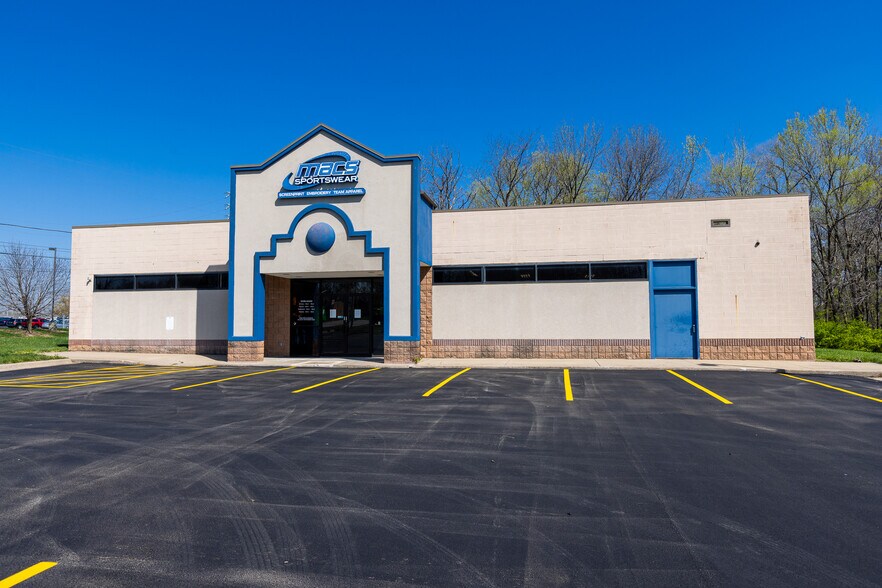 More Photos Of 8445 N Main St, Kansas City Freestanding For Lease