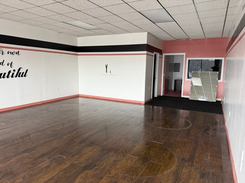 More Photos Of 3706 Mercer University Dr, Macon-Bibb General Retail For Lease