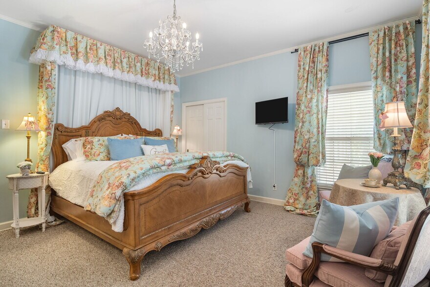 More Photos Of 1320 S Albert Pike Ave, Fort Smith Hospitality For Sale
