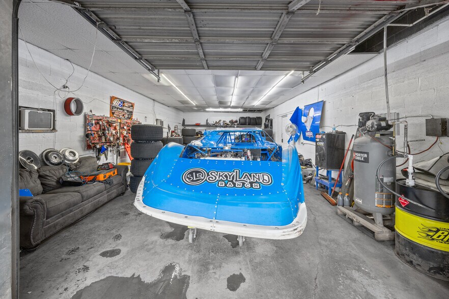 More Photos Of 1021 E Hendron Chapel Rd, Knoxville Manufacturing For Sale