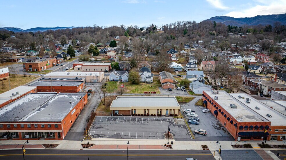 More Photos Of 311 W Walnut St, Johnson City Office For Sale