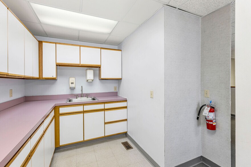 More Photos Of 5850 Boymel Dr, Fairfield Medical For Sale