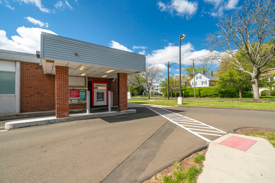 More Photos Of 1697-1699 Whitney Ave, Hamden Unknown For Lease