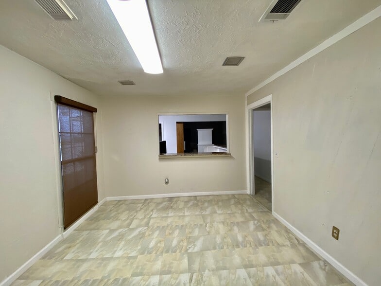 More Photos Of 907 Bay Area Blvd, Houston Medical For Sale