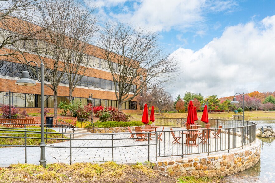 More Photos Of 1525 Valley Center Pky, Bethlehem Office For Lease