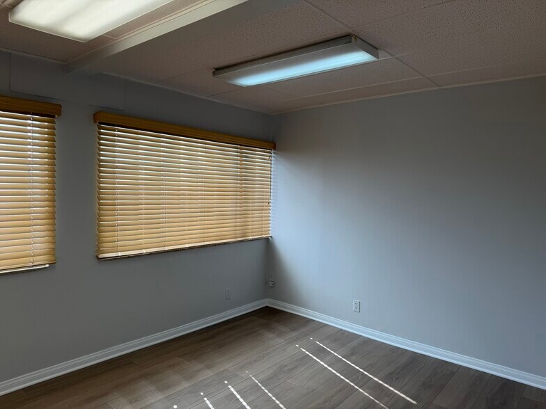 More Photos Of 1145-1147 S Robertson Blvd, Los Angeles Office For Lease