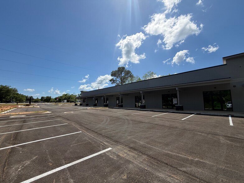 More Photos Of 5950 9 Mile, Pensacola Storefront For Lease