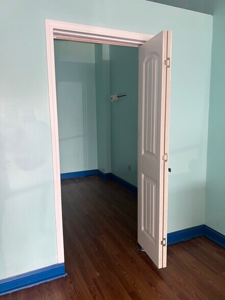 More Photos Of 400 Westgate Rd, Scott Unknown For Lease