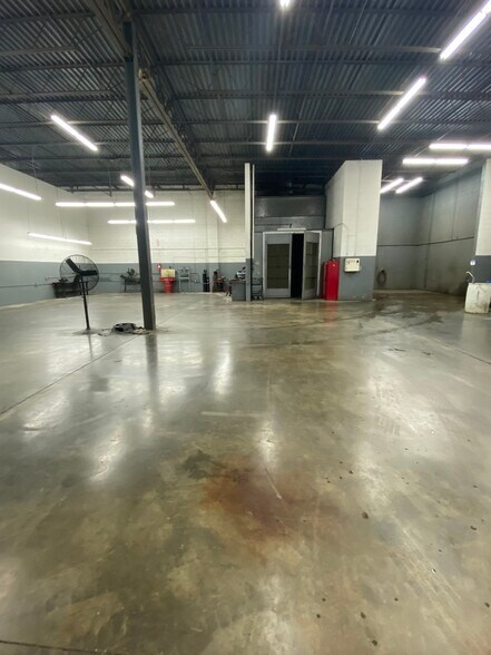 More Photos Of 4315 Taggart Creek Rd, Charlotte Warehouse For Sale