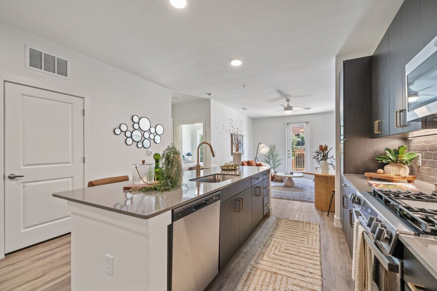 More Photos Of 2315 Navigation Blvd, Houston Apartments For Lease