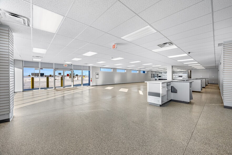 More Photos Of 5267 67 Av, Lloydminster Warehouse For Lease