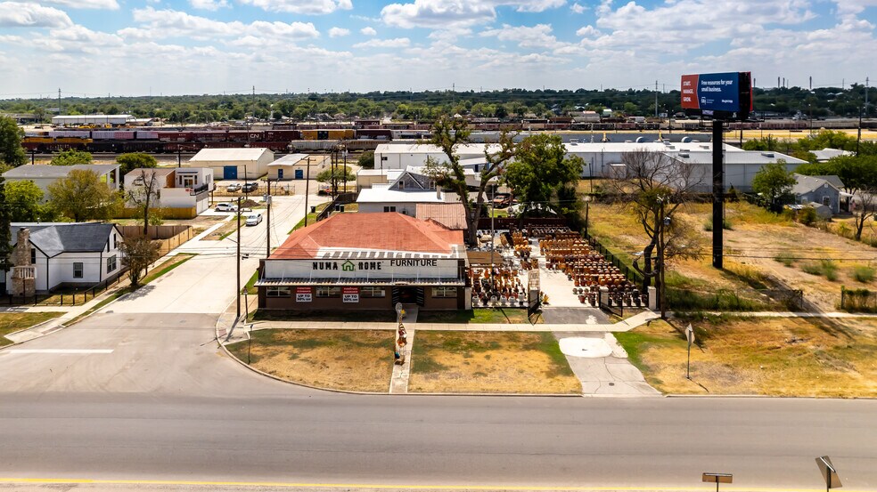 More Photos Of 1950 N Panam Expy, San Antonio Freestanding For Sale