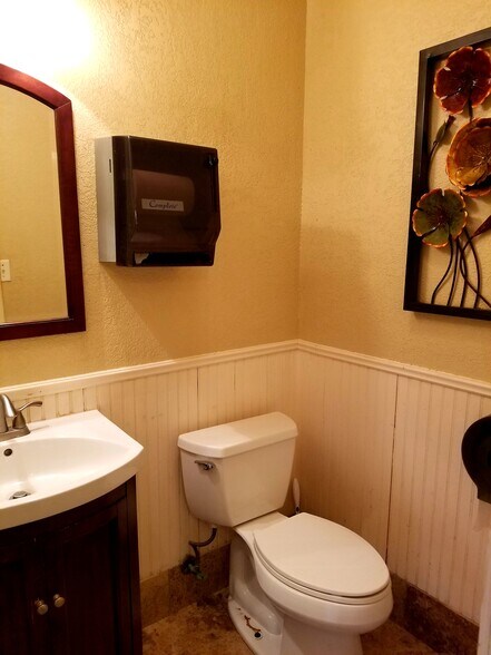 More Photos Of 1017 S Columbia Dr, West Columbia Restaurant For Sale