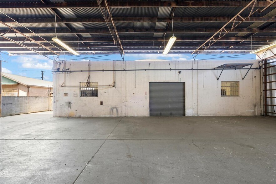 More Photos Of 2466 Bay Rd, Redwood City Warehouse For Lease