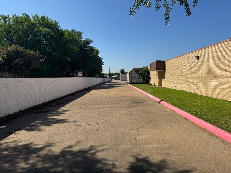 More Photos Of 3114 Old Denton Rd, Carrollton Specialty For Sale